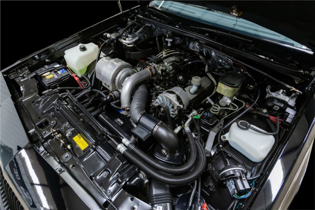 Peering into the engine bay, one is greeted by a symphony of perfectly placed components. - Image 9